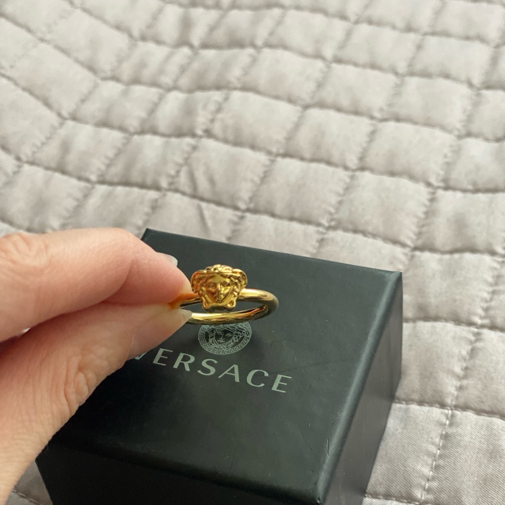 Versace Gold Medusa Ring SizeEU 17 / US 8 - Picture 5 of 5